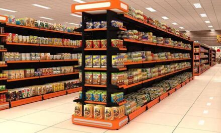 Como as gôndolas auxiliam na distribuição dos produtos em um supermercado?