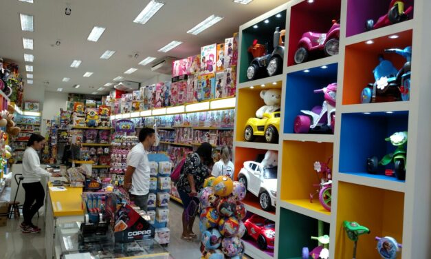 Vitrine expositora: dicas para deixar sua loja de brinquedos mais atraente