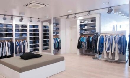 Prateleiras e estantes para lojas de roupa: como escolher o melhor layout para sua loja