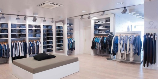 Prateleiras e estantes para lojas de roupa: como escolher o melhor