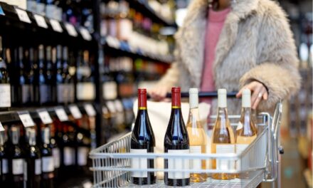 Expositores para vinhos: como escolher o ideal para o seu negócio?