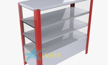 Qual o melhor tipo de balcão vitrine para destacar produtos de valor em lojas pequenas?