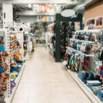 Layout para Pet Shop: como expor rações pesadas e acessórios delicados sem perder a organização