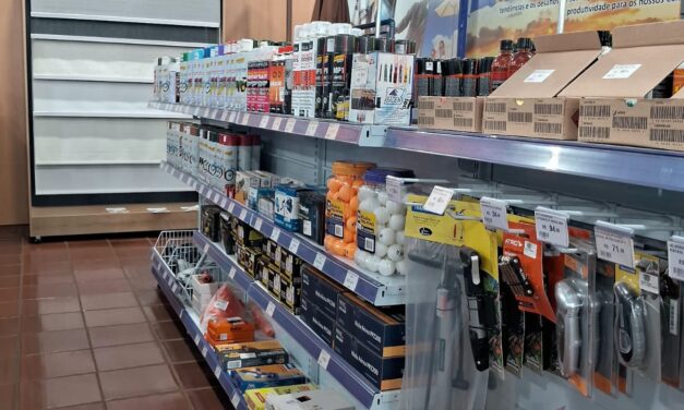 Expositor de ferramentas para loja: os melhores modelos para expor peças soltas e kits