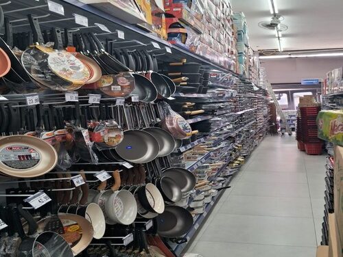 O que avaliar ao comprar gôndolas para loja de utilidades e garantir o layout ideal?
