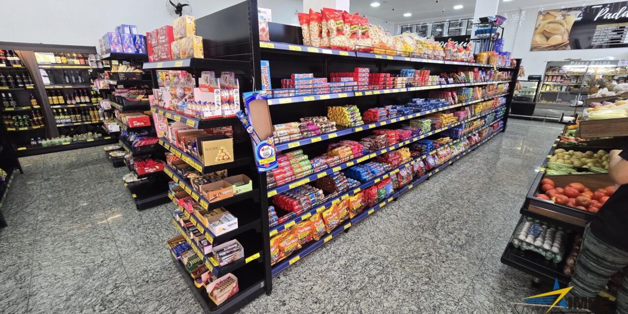 Gôndolas para mercearia e lojas de doces: como expor seus produtos de forma estratégica