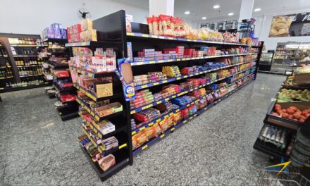 Gôndolas para mercearia e lojas de doces: como expor seus produtos de forma estratégica